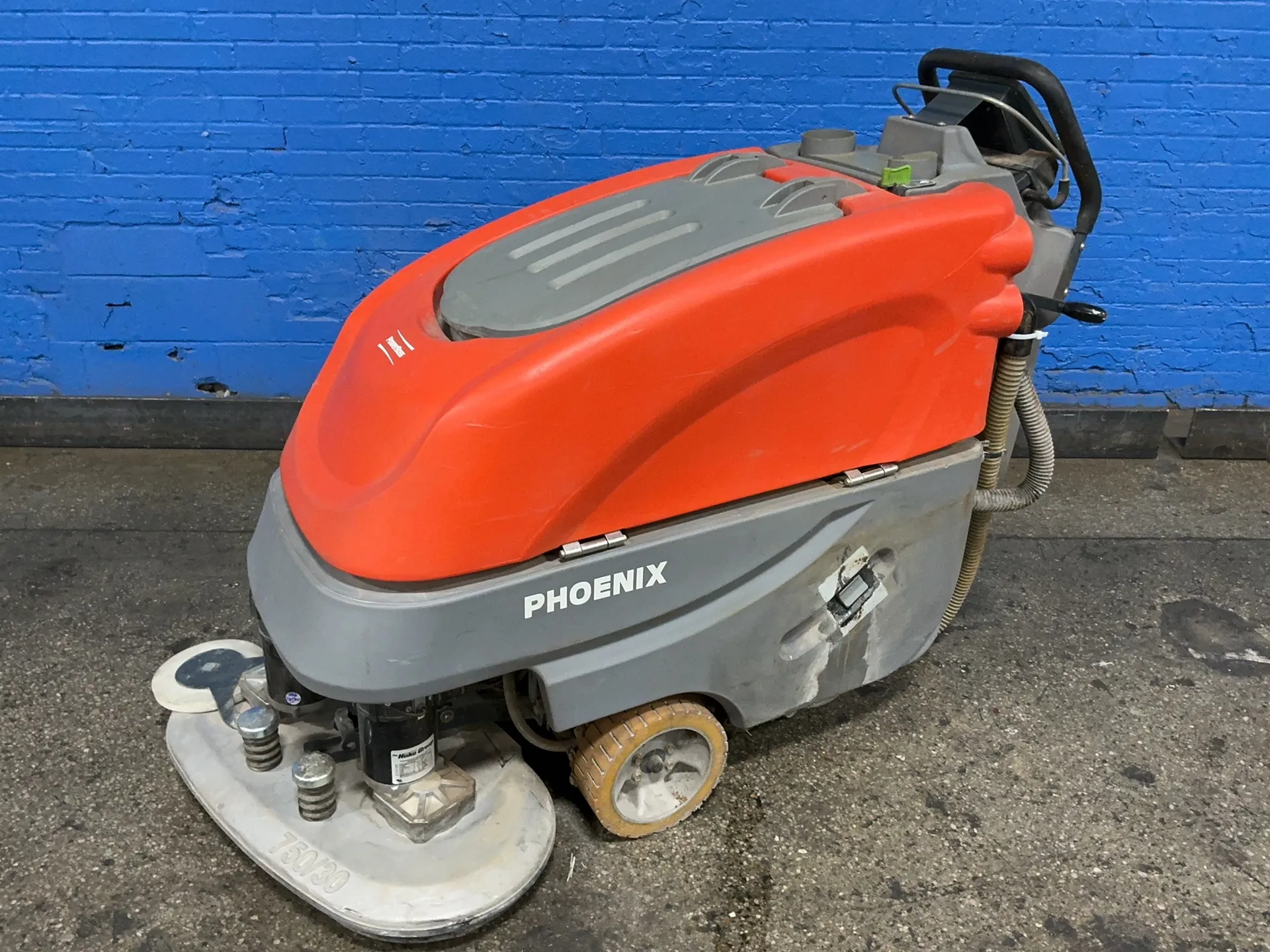 Phoenix Powerboss #PHXECOQP, floor scrubber, 30", 24 VDC, 30 A, .55 KW, w/ key