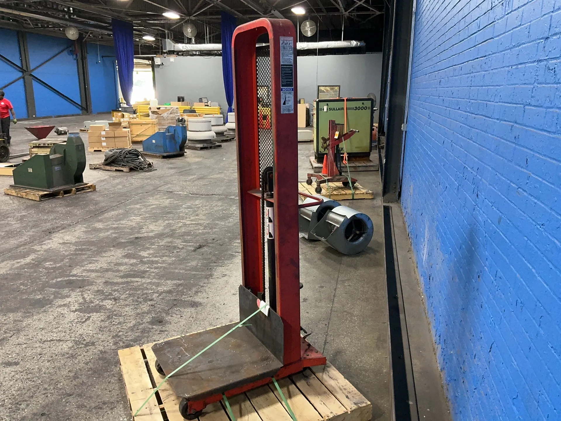1,000 LB Presto #M166, drum lift, 15" load center, 56" lift height, foot crank