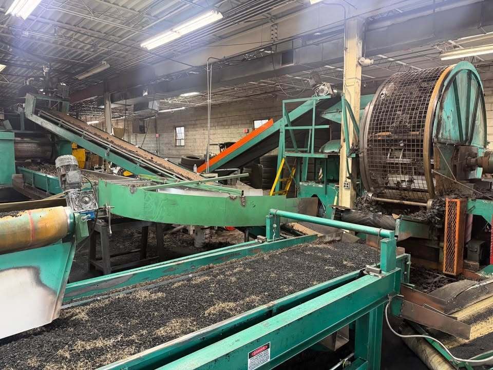 Tire Shredding & Grinding Line, 5 metric TPH, 47.2" max. tire, 22" x 31.5" grinder rolls, 148 HP rubber
