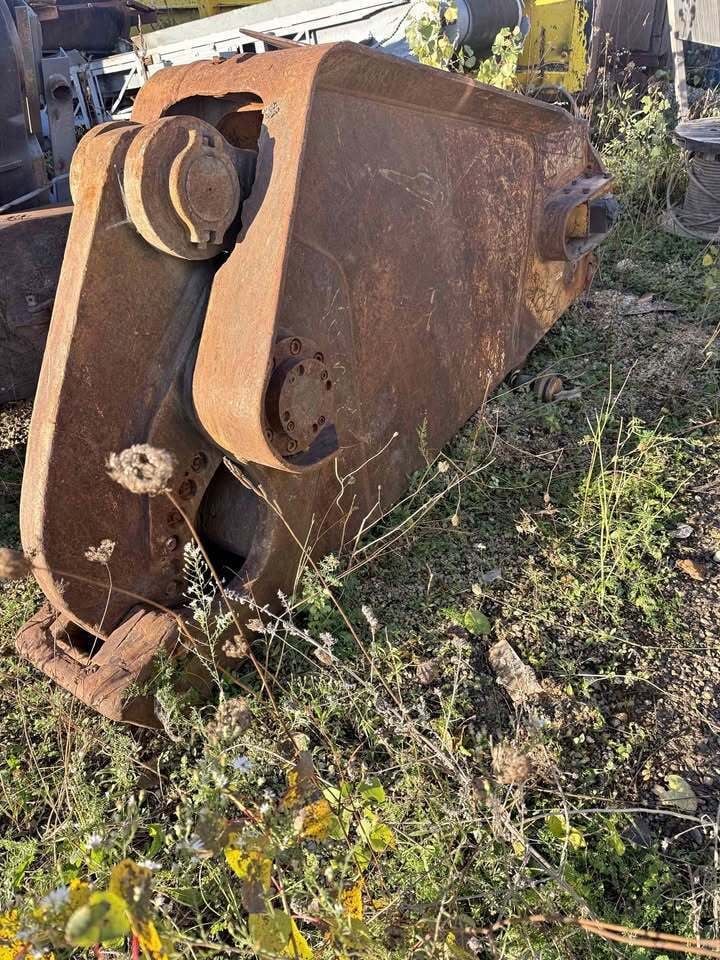 Genesis #GXP-300, Hydraulic Excavator Scrap Shear, 23" jaw opening, 24" jaw depth