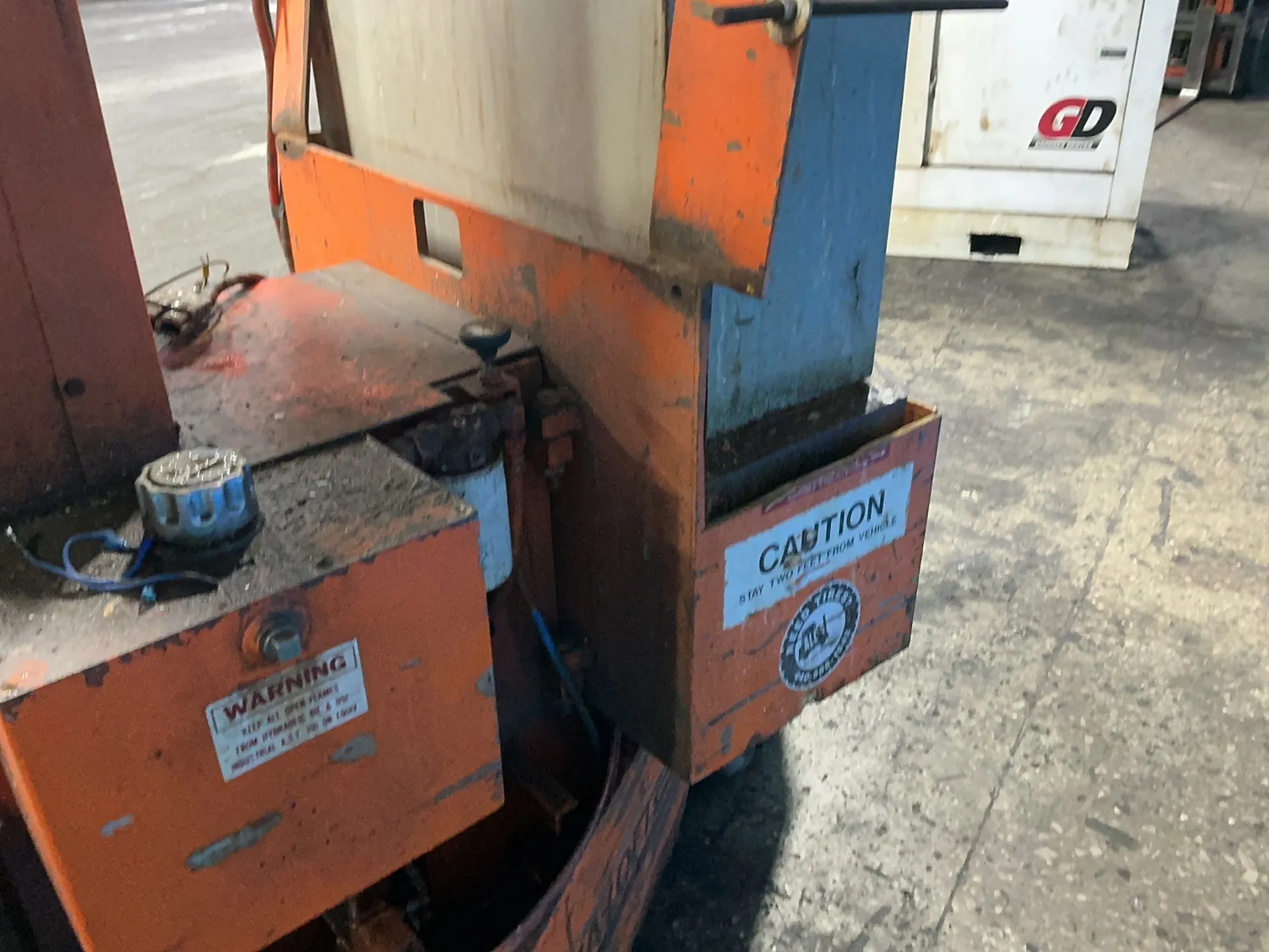 500 lb. Lift-A-Lot #AMV/24-SPL, propelled vertical mast lift, 23' 10" elevated height, 7' 8" travel height