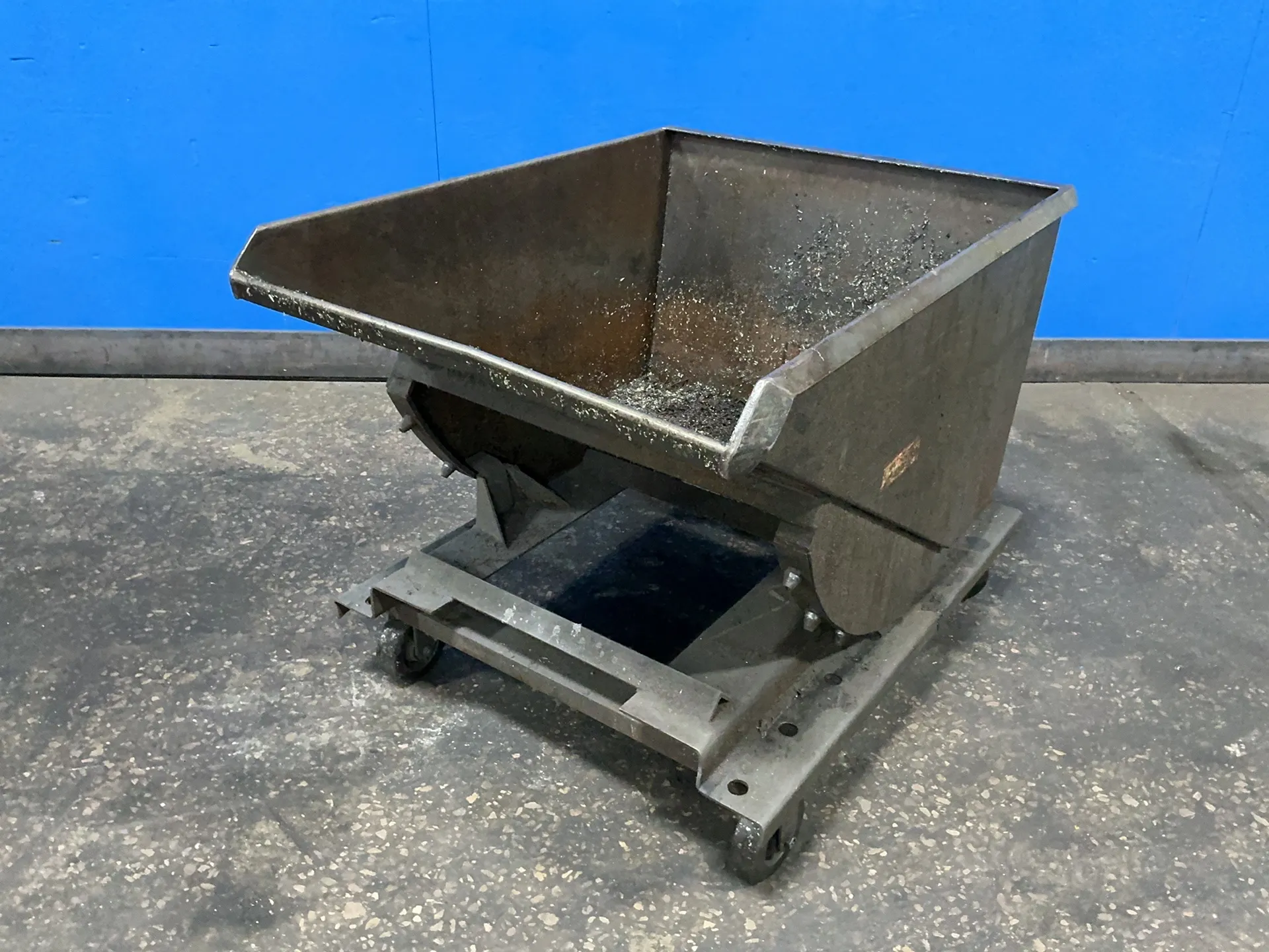 Earl Soesbe, self-dumping hopper, 4000 lb. capacity (2 available)