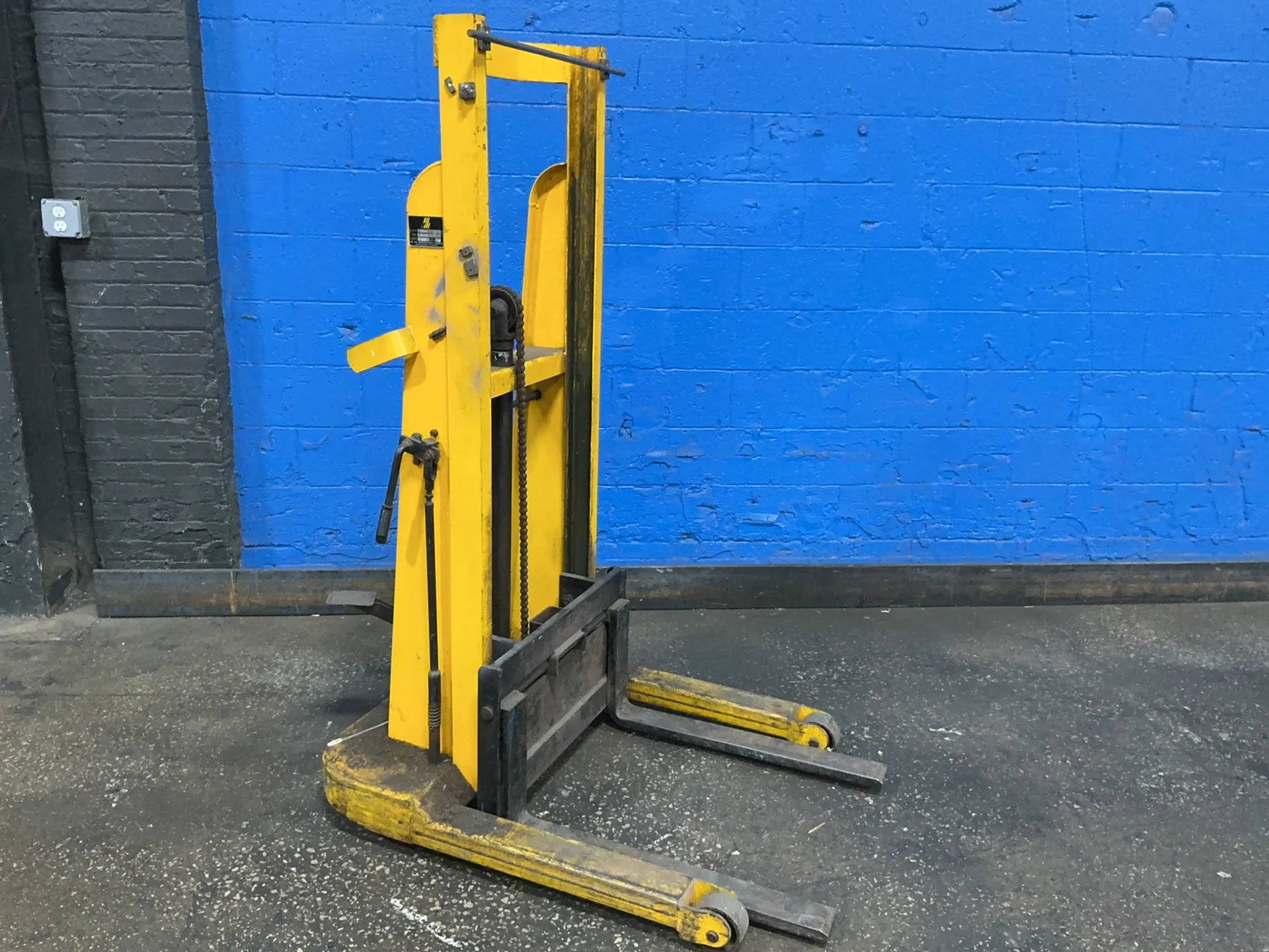 1000 lb. Big Joe #21A50, walk behind lift, 3" x 26.5" forks, 62" mast height, foot pedal
