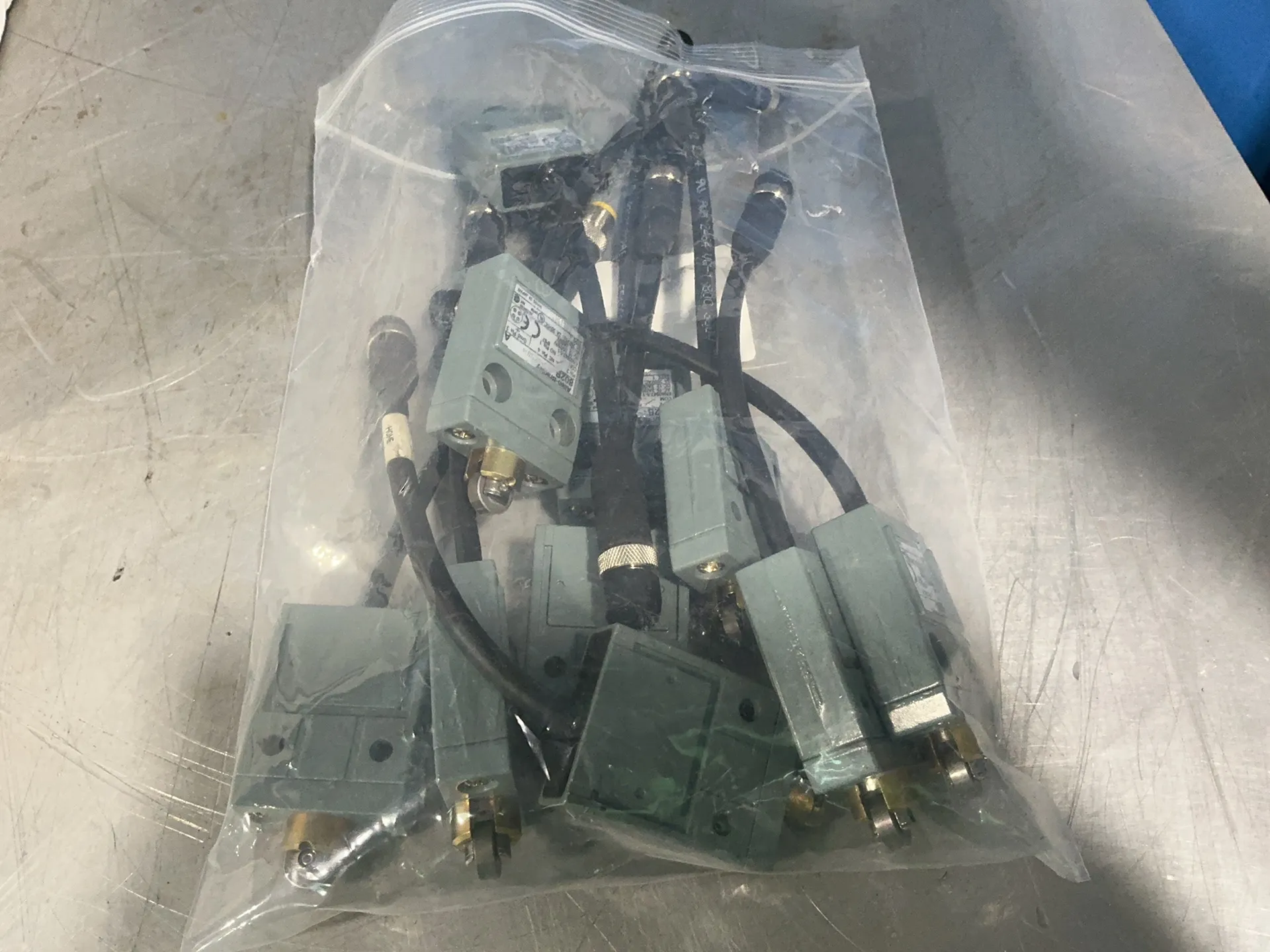 Allen-Bradley #802B-CSADXSXD4, Compact Limit Switches, 3/2 A, 30/250 Volts, LOT of 10