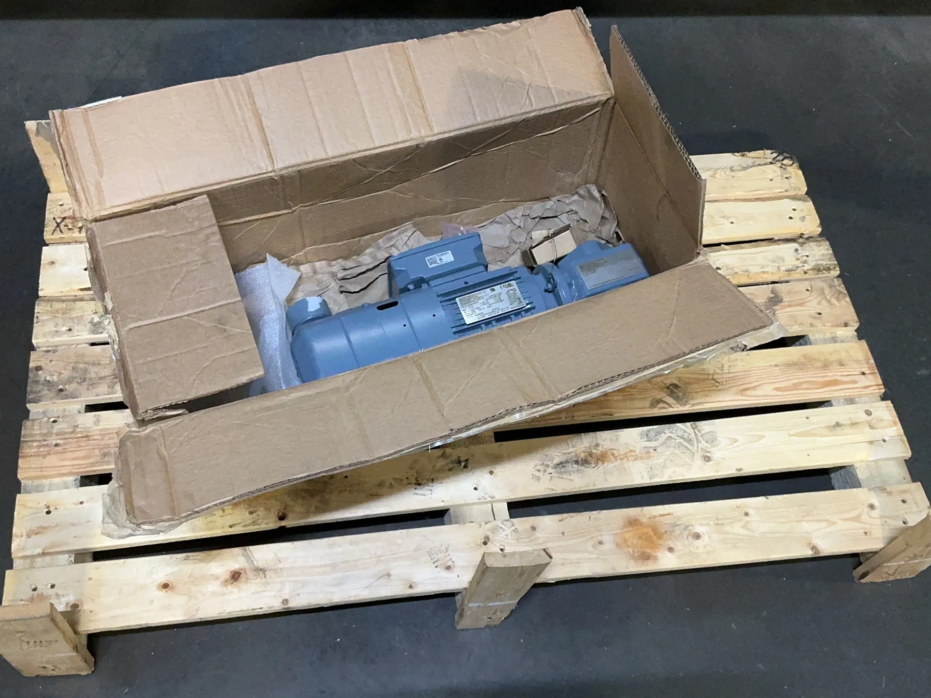 .5 HP 1730 RPM SEW-Eurodrive #SA37-DRN71M4/BE05/AK8Y, Gearmotor, 157.43:1 Ratio, 3 phase