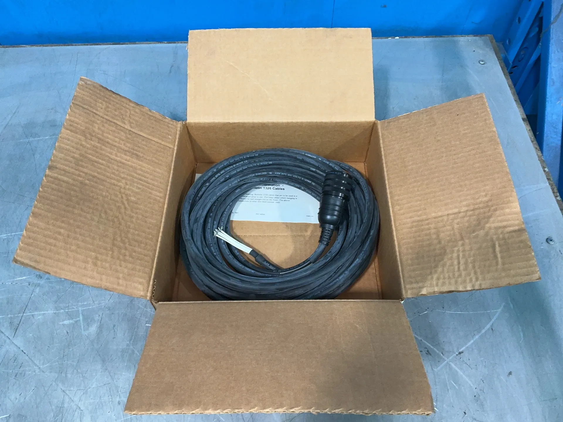 Allen-Bradley #1326-CPB1T-015, Bulletin 1326 motor power cable, 2001