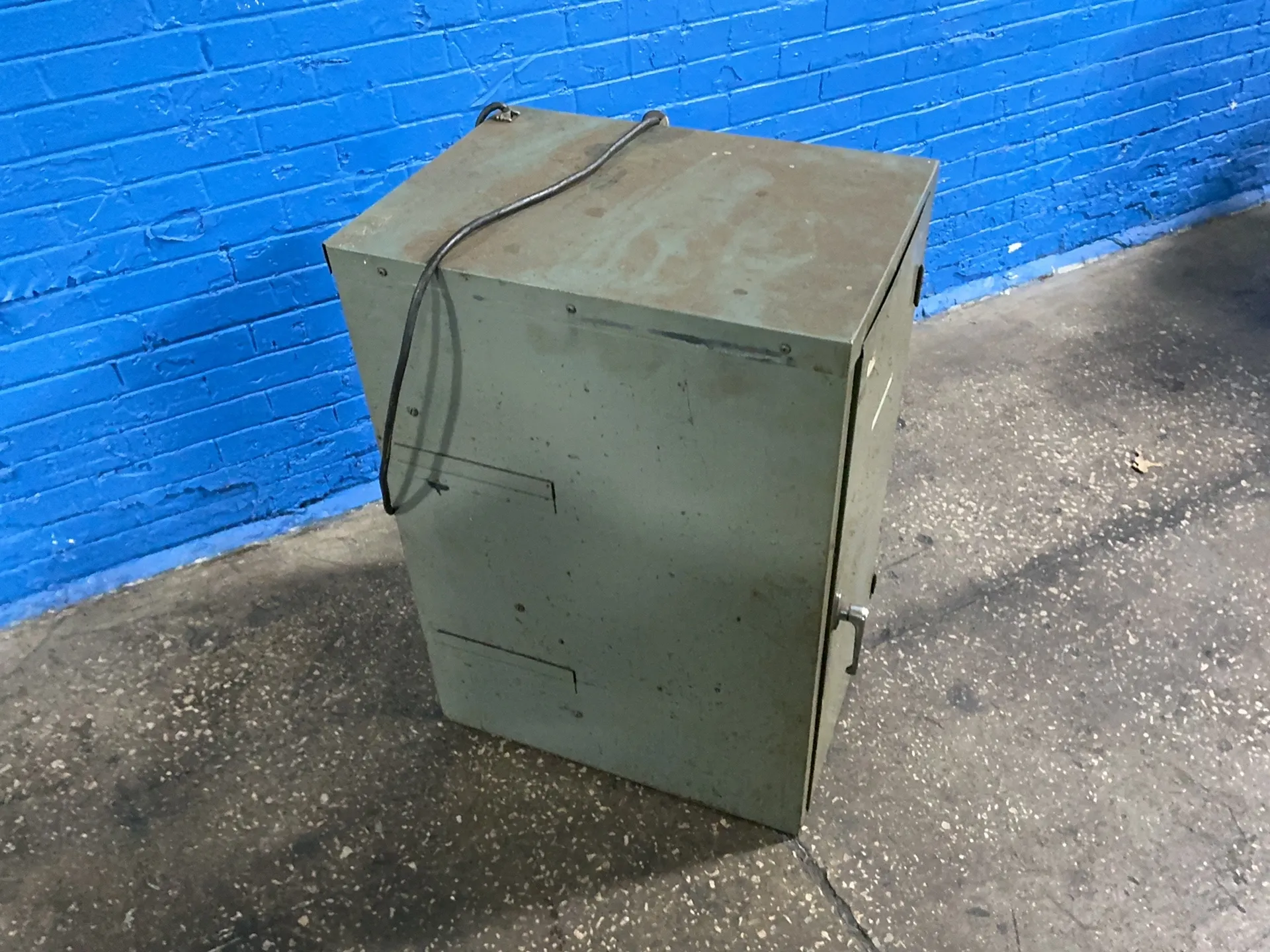 17" x 16" x 31" hone cabinet