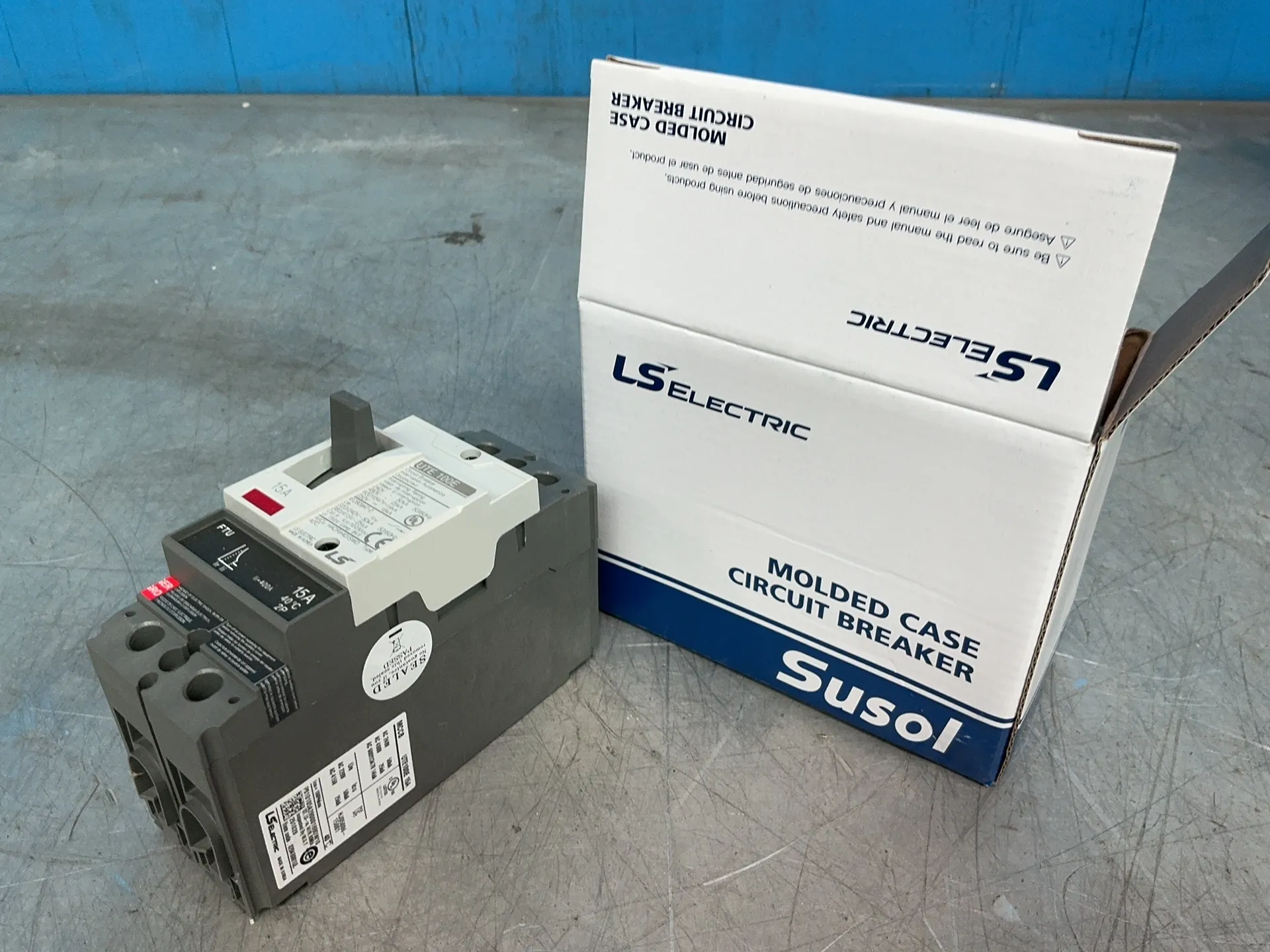 15 Amps, Leroy Somer Electric #02040001UL, molded case circuit breaker, LOT of 3, new