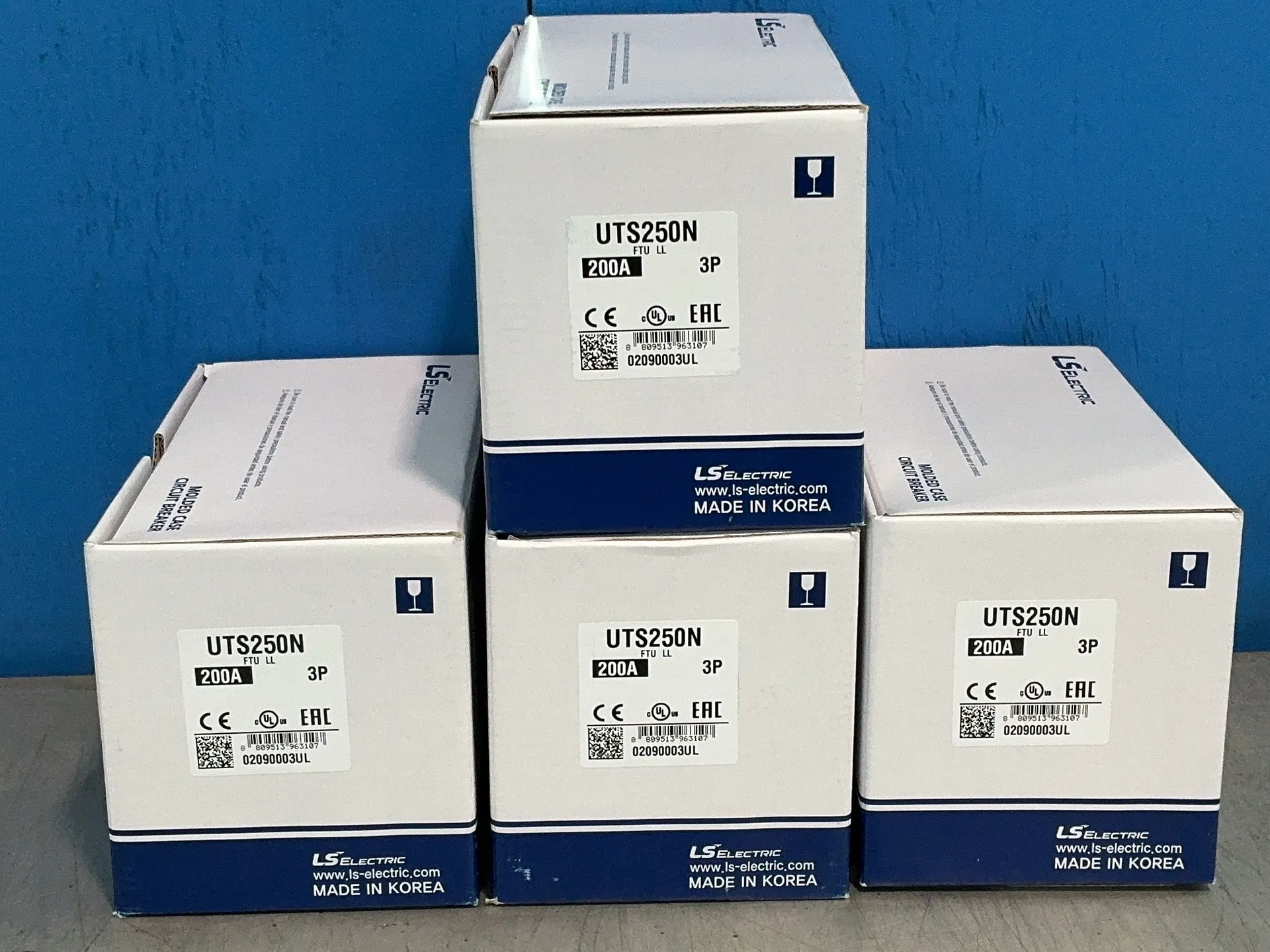 200 Amps, Leroy Somer Electric #02090003UL, UTS250N molded case circuit breakers, 240/480/600 Volts, LOT of 4