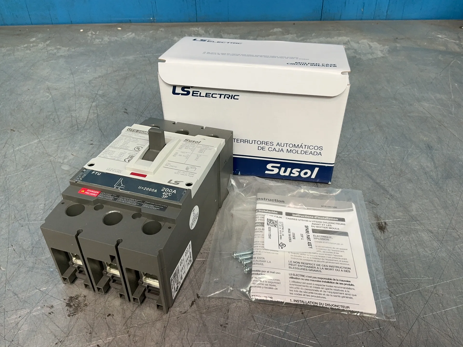 200 Amps, Leroy Somer Electric #02090139UL, molded case circuit breaker, new
