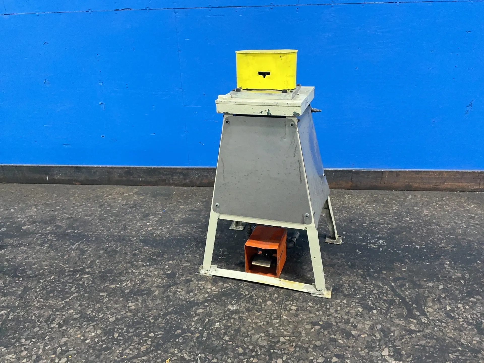 Troqueladora de muescas, interruptor de pedal