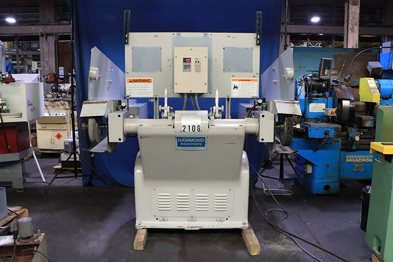 Hammond #7-VTDL, double end polishing lathe, (2) 7.5 HP motors, 500-2000 RPM, Yaskawa VFD, 62.5" between