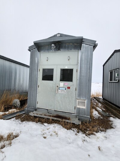 Federal Pioneer, MCC, 600 Amp., 4160 Volts, 3 phase, skidded, housed, heated, AS IS