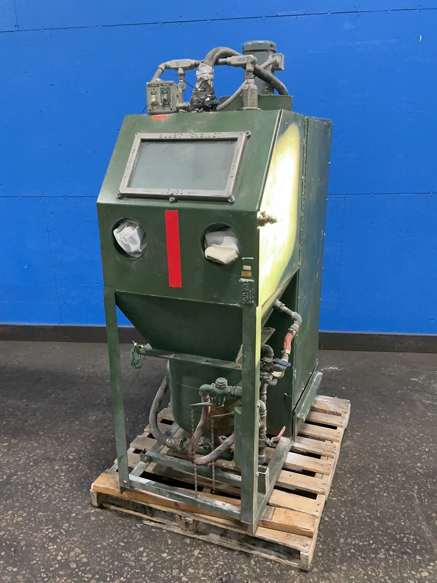 24" x 24" x 35" Kelco #C24C/K314, blast cabinet, 125 PSI, 1/2 HP, 3450 RPM, 115/208-230 V., 1979