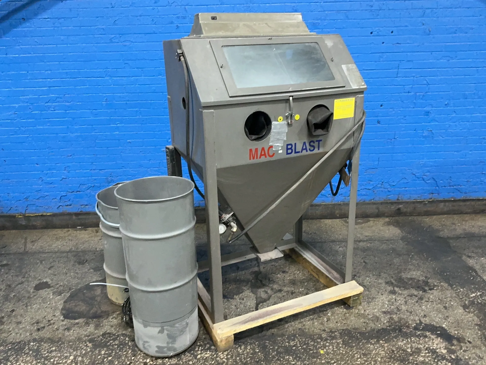 36" x 24" x 21" Mac Blast, blast cabinet, foot pedal