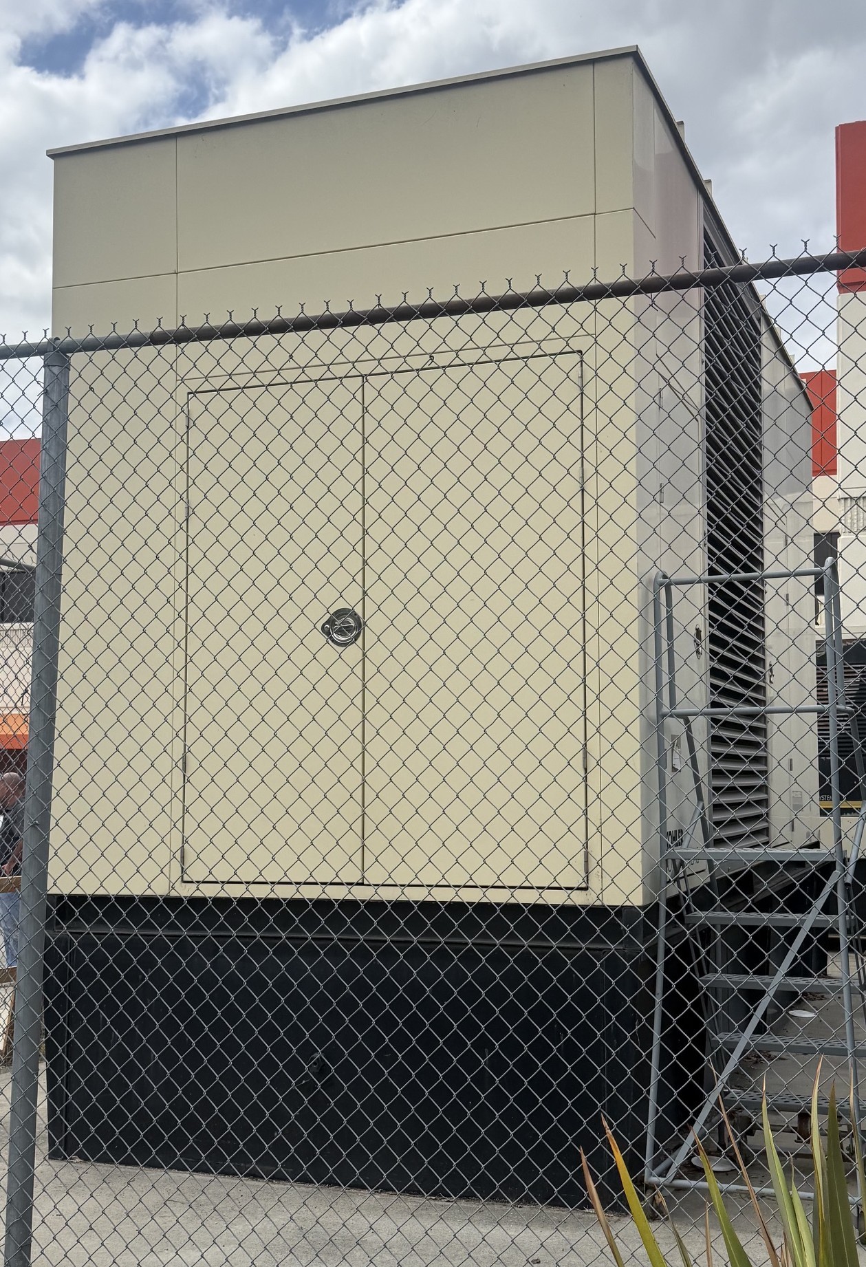 825 KW Kohler #900REOZDC, diesel generator set, 277/480 Volts, 3-phase, 1800 RPM, DDC MTU engine, Tier 2