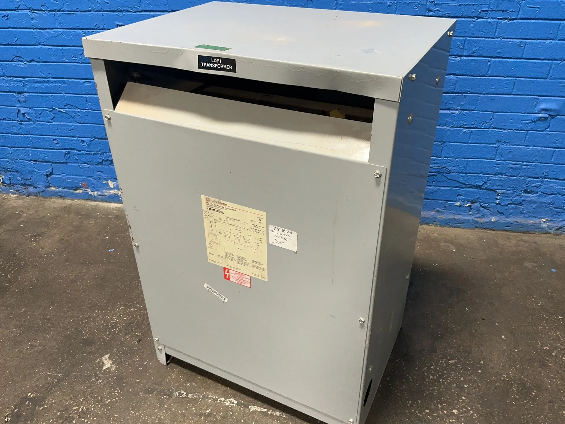 75 KVA 480 Primary, 182Y/105 Secondary, Cutler-Hammer V48M82F75A, dry type distribution transformer, indoor