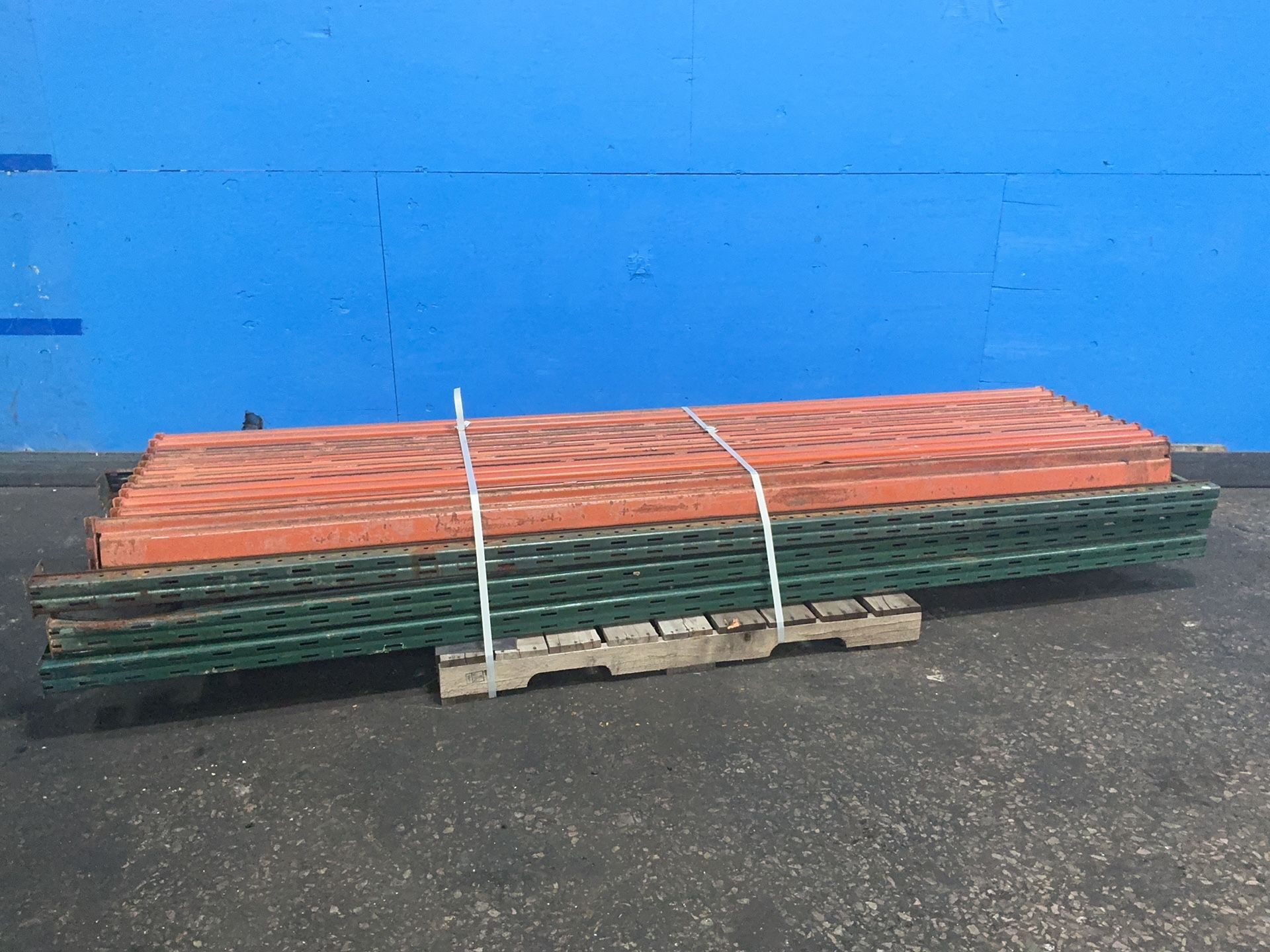 Pallet Racking, Ridgurak, 3 Uprights 32" x 132", 12 Beams 122" x 7"