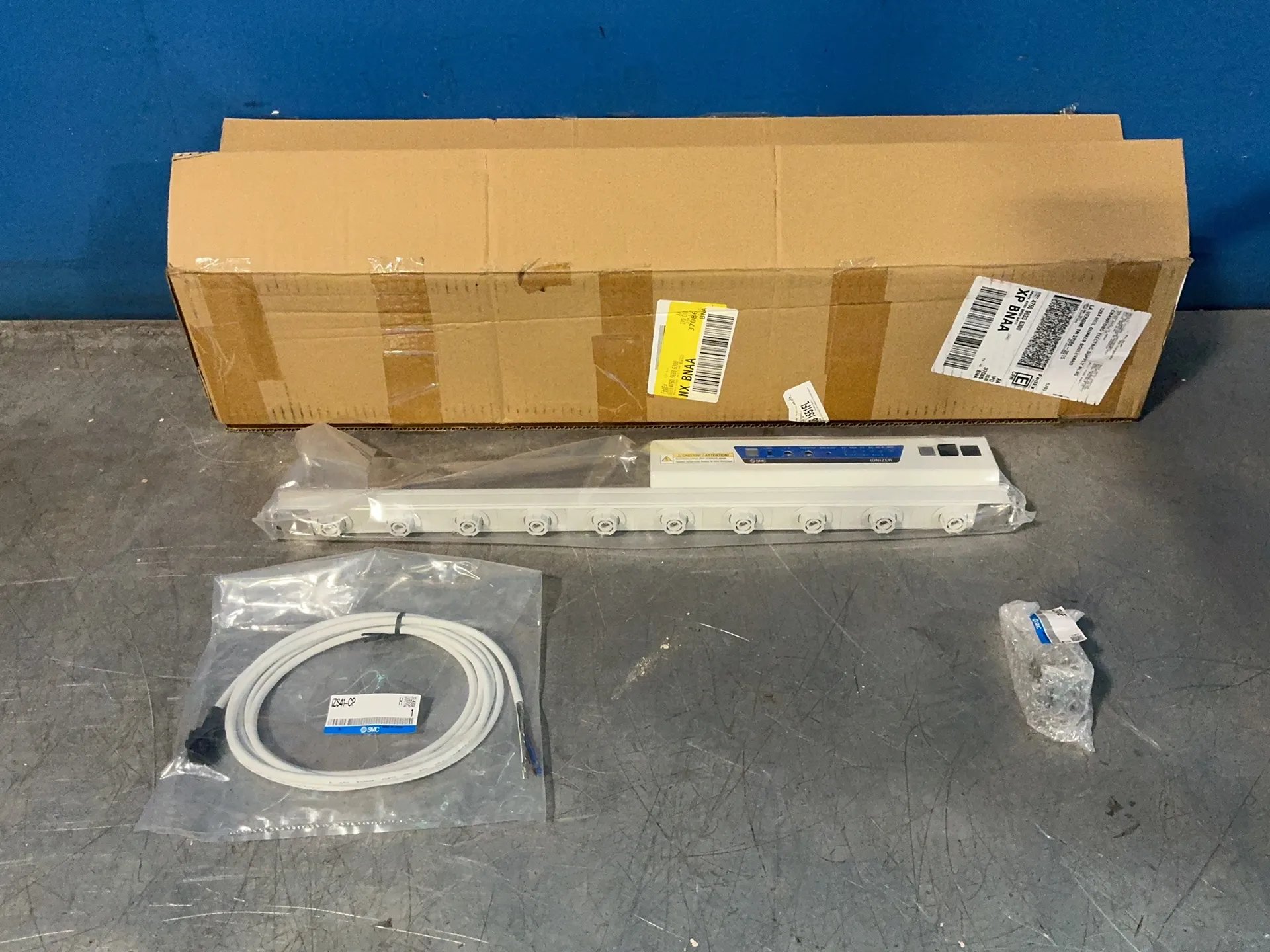 SMC #IZS41-640-06B, ionizer, 0.5 MPa max pressure, 24 VDC (3 available)