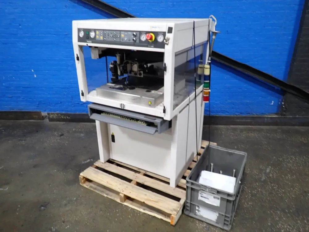 Asymtek #C-720, fluid dispensing system, w/ manuals, 2626 hours, 208-240 V., 1 phase, 2001
