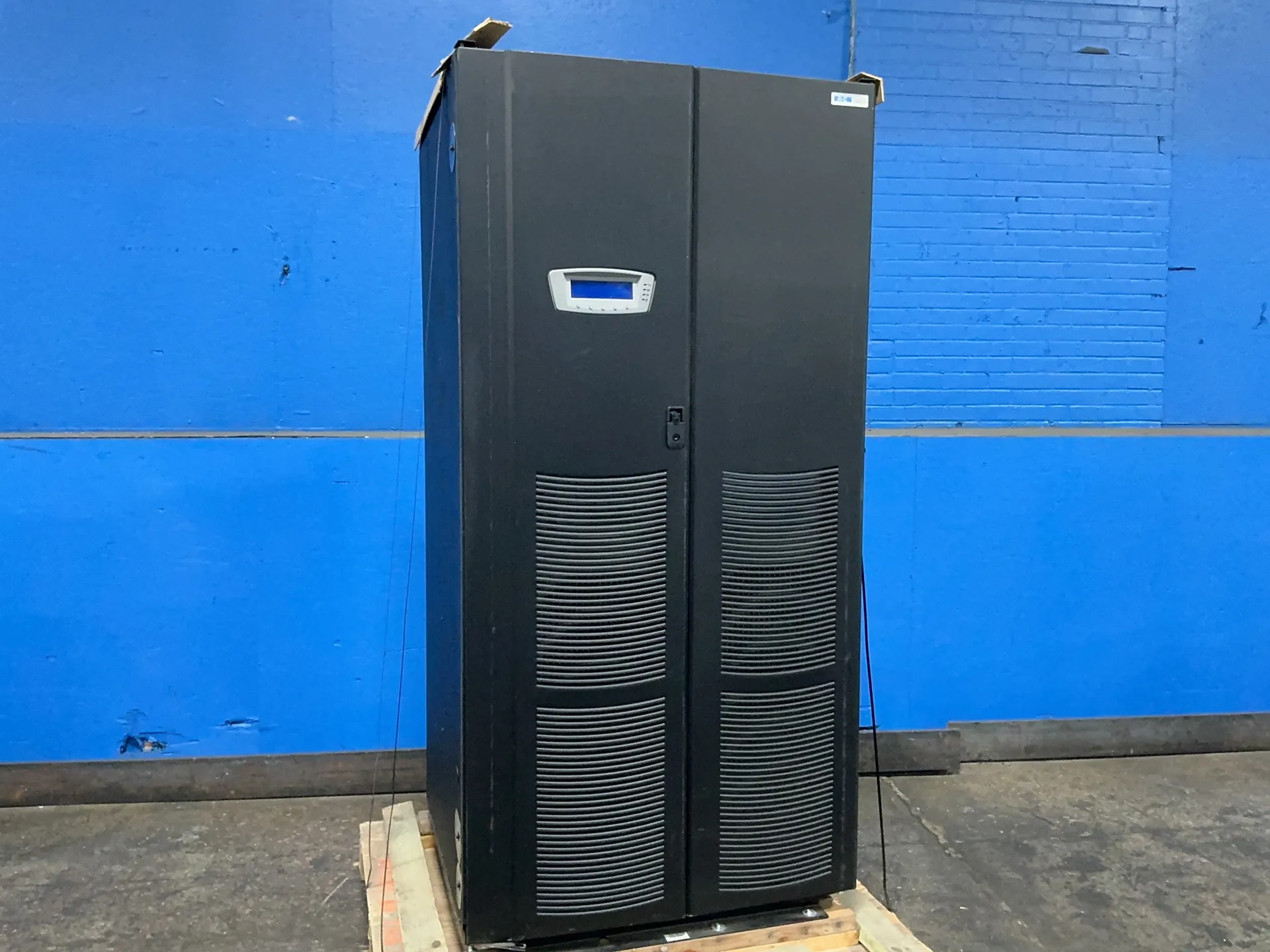 160.0 KVA Eaton #160, uninterruptible power supply, 144 KW, digital display, 480 Volts, 3 phase