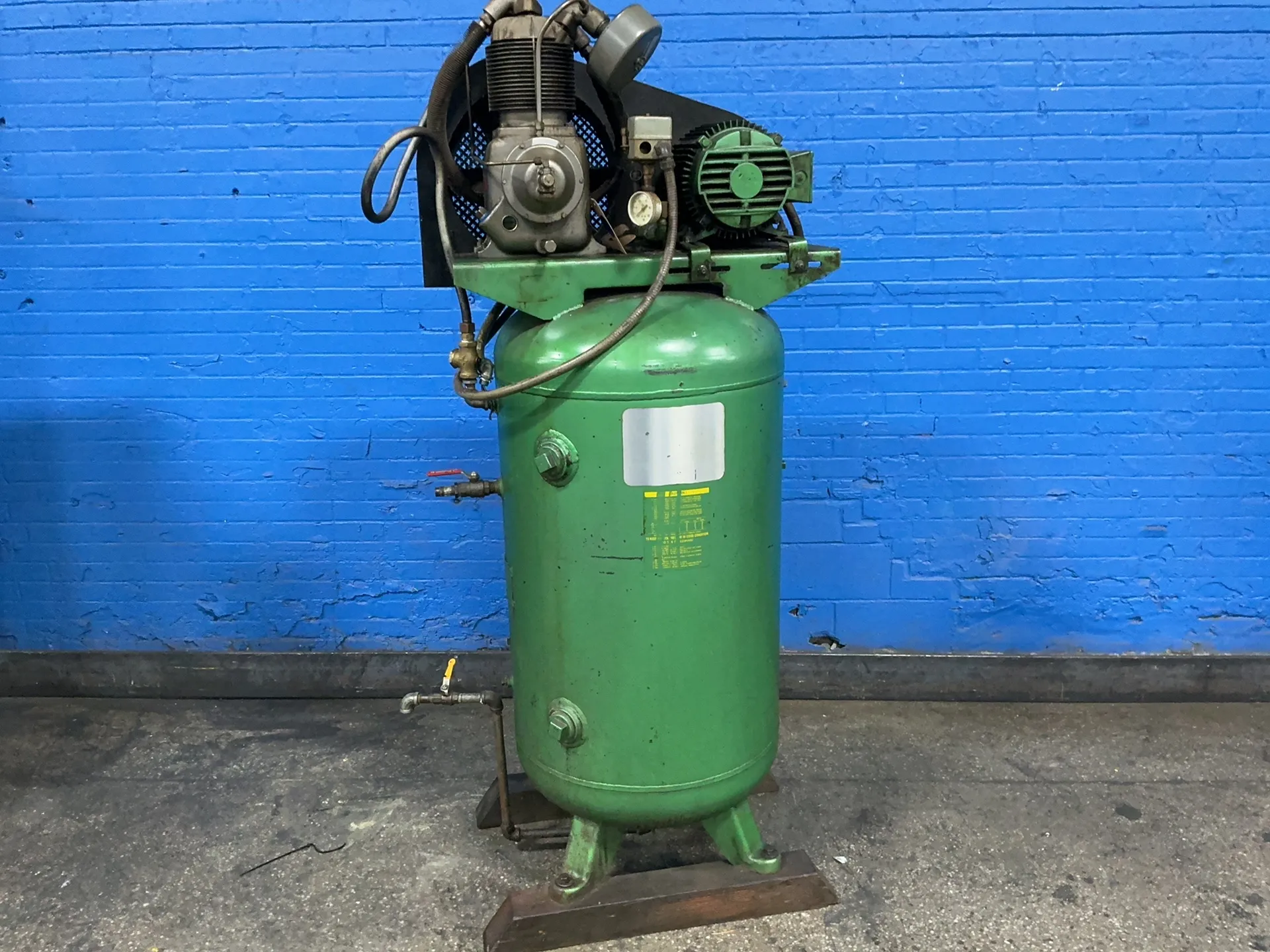 5 HP Speedaire #3Z180, air compressor, tank mounted, 80 gallon, 200 psi, 1730 RPM, 230/460 V., 3 phase