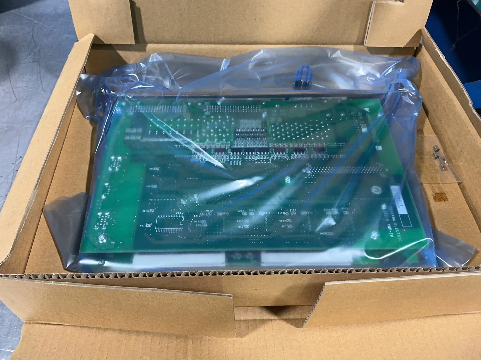 Yaskawa #JZNC-NIF01B-2, ensamblaje de tarjeta PCB entrada/salida NX100, 2008
