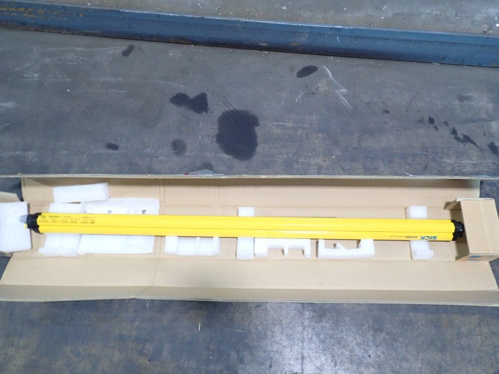 Sick M400 #M40E-66A303RB0, Light Curtain, 51" long