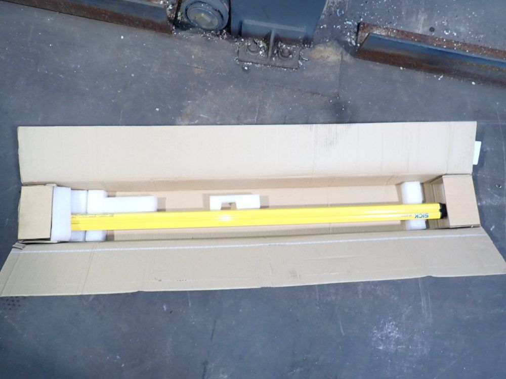 Sick M400 #M40S-66A303AA0, Light Curtain, 51" long