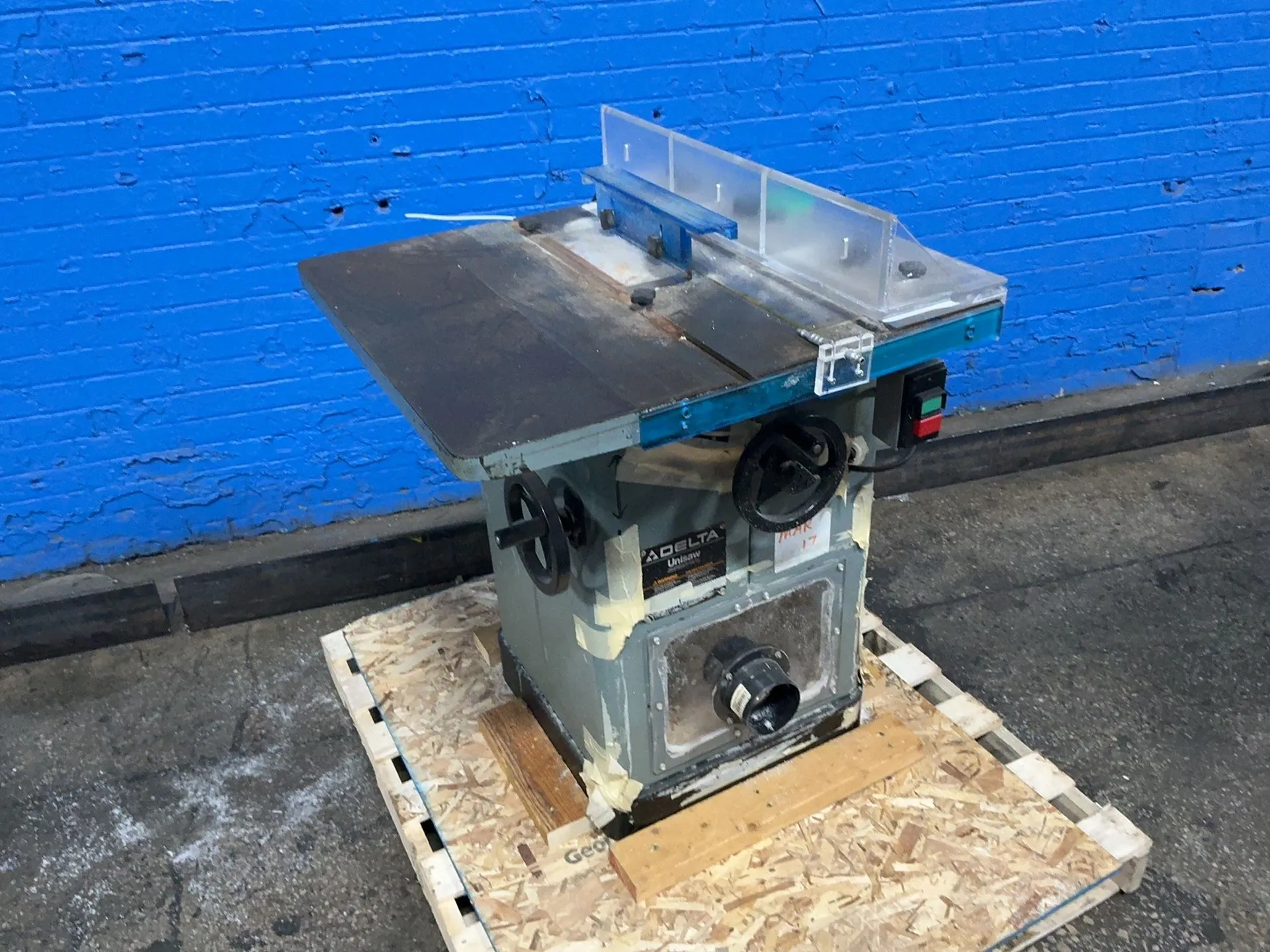 Delta #34-802F, table saw, 10" capacity