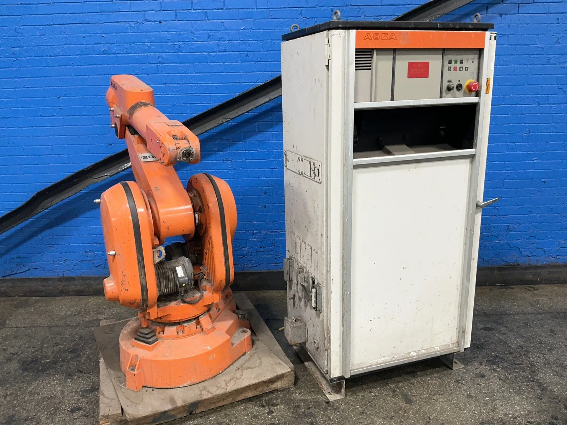 Abb PS-130/6-90-P-3085, industrial robot, robot arm & controller cabinet, 3.1 KVA, 475 V.