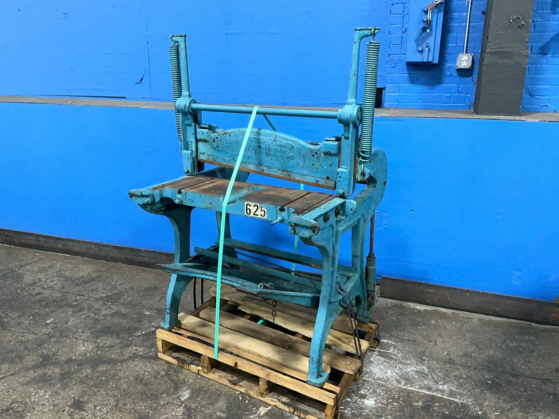 Bertsch, foot shear, 12 x 33"