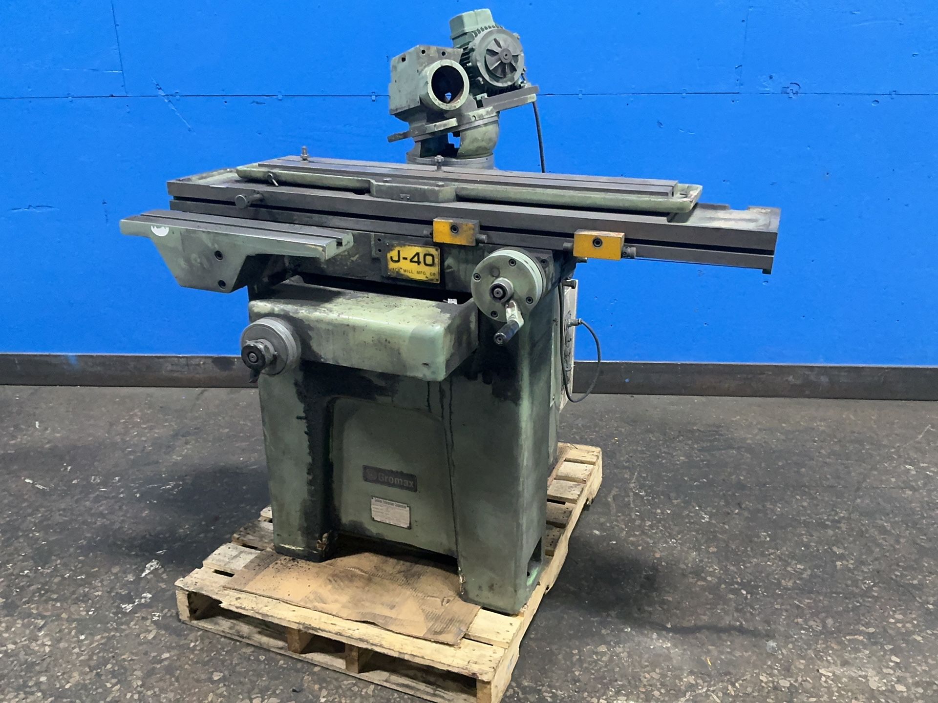 Gromax #J-40, tool & cutter grinder, 4" x 20" and 5" x 37" tables, 1.50 KW, 2000