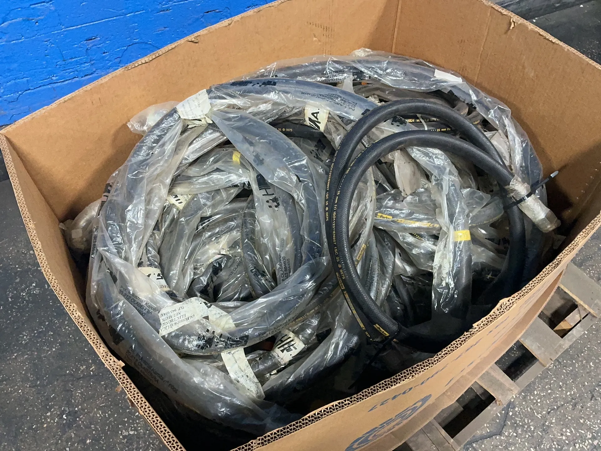 Parker, 1" hoses, 1595 PSI, LOT of 25
