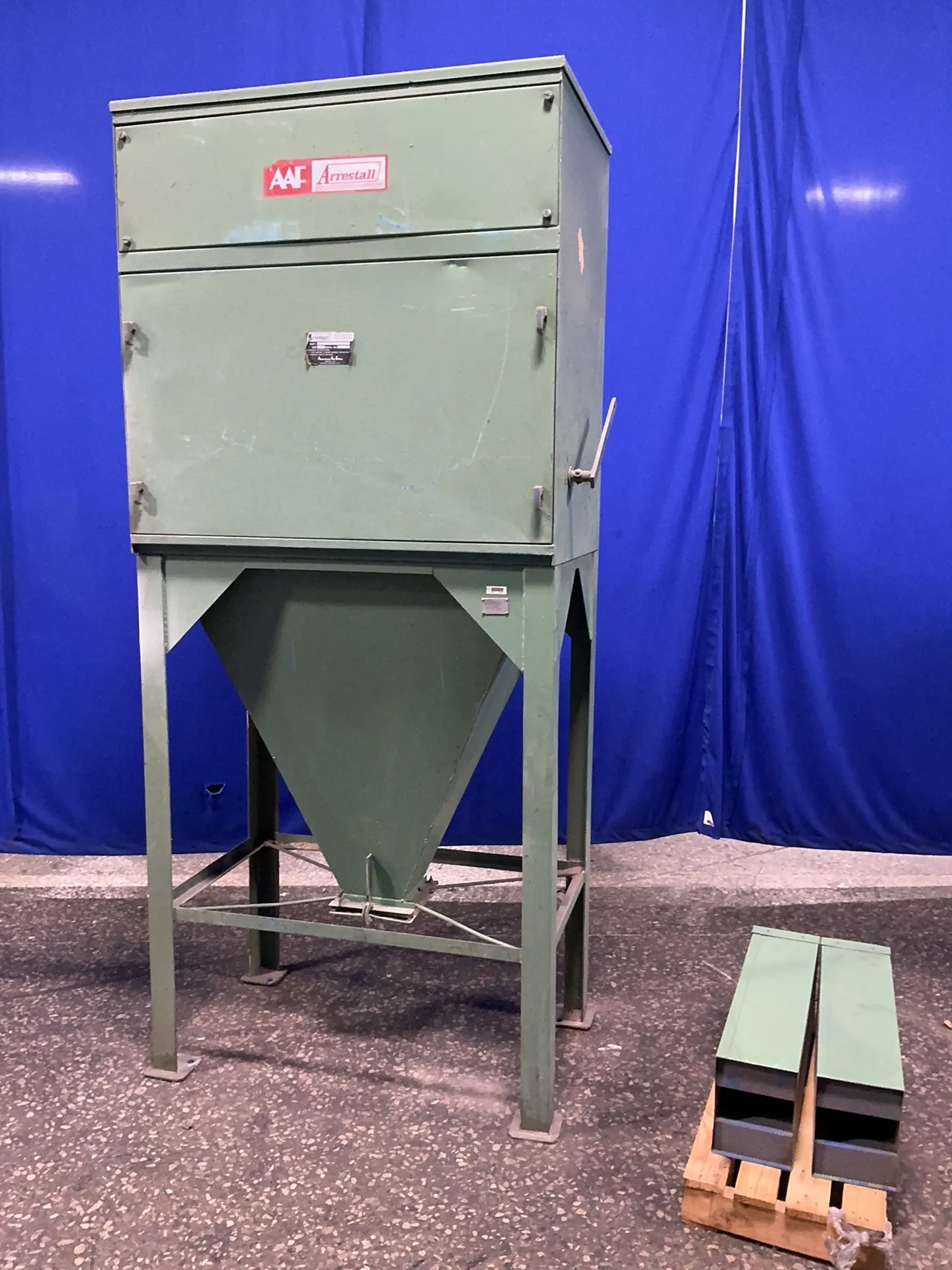 American Air Filter, Dust Collector, 27" x 43" x 82"