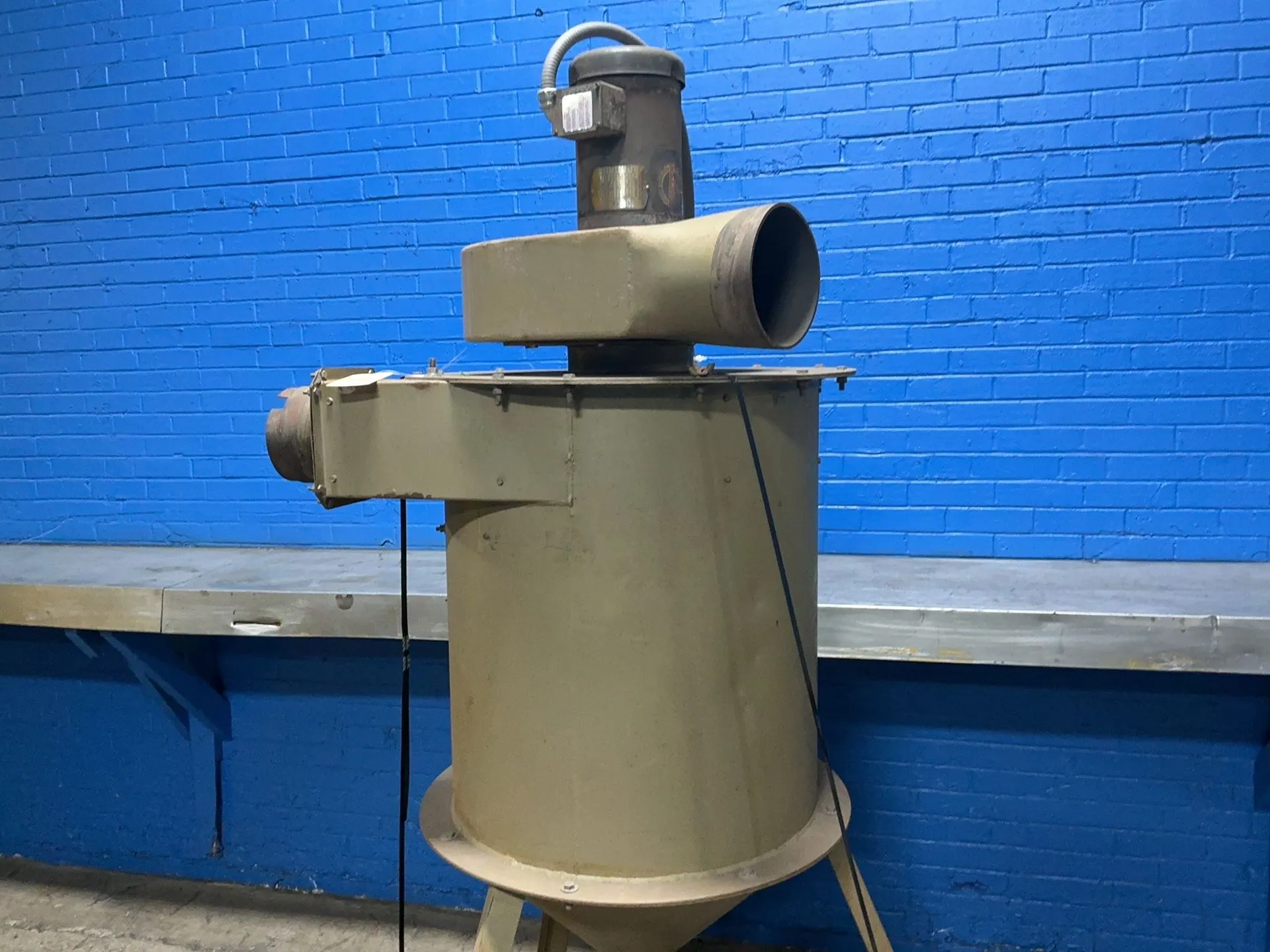 Cyclone Dust Collector, 5.5" inlet, 2 HP, 3450 RPM, 208-230/460 V.