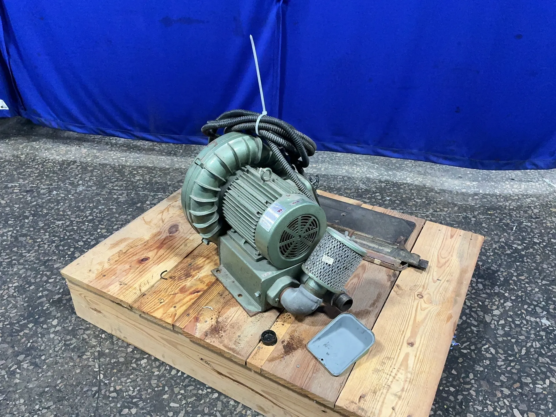 200 cfm, Spencer #VB030E-U, Vortex Blower, 74" H2O max., 2.9 KW, 9.1/8.2/4.1 A, 200/230/460 V.