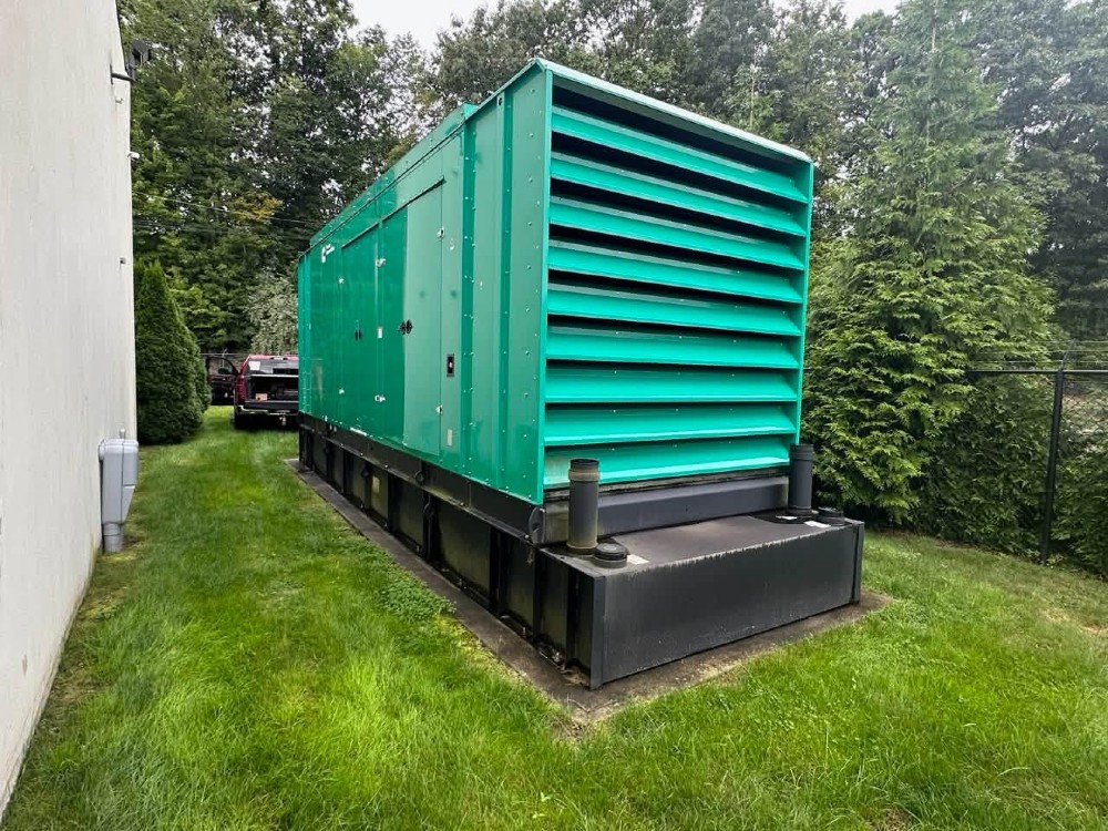 750 KW Cummins #DQCB, generator set, standby, 937.5 KVA, 277/480 Volts, 3 phase, 60 Hz., 1800 RPM, Stamford