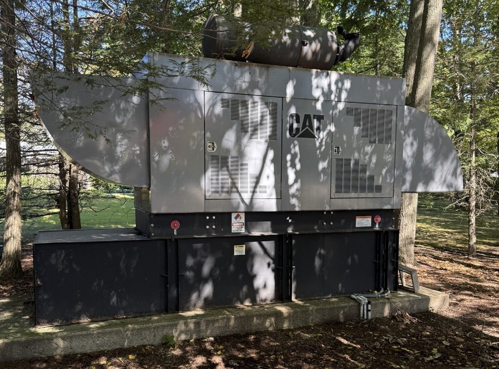 350 kW Caterpillar #3406C, Diesel Generator Set, 1,372 Hours, 208 Volts, Enclosed, 1999