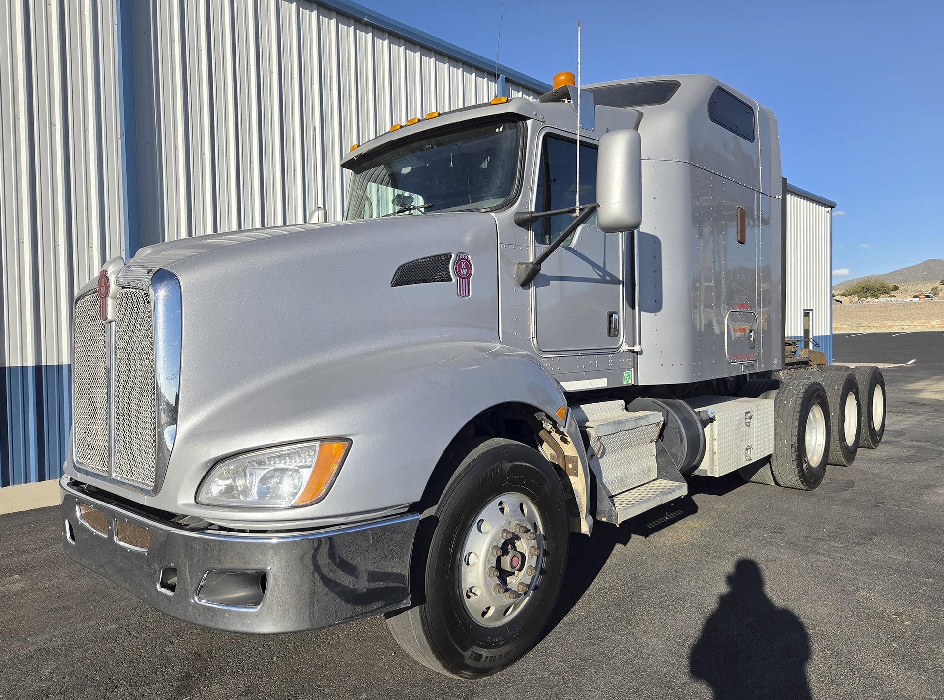 Kenworth #T660, truck, Cummins diesel engine, Eaton 18 speed manual transmission, 1,210,466 miles, 2012