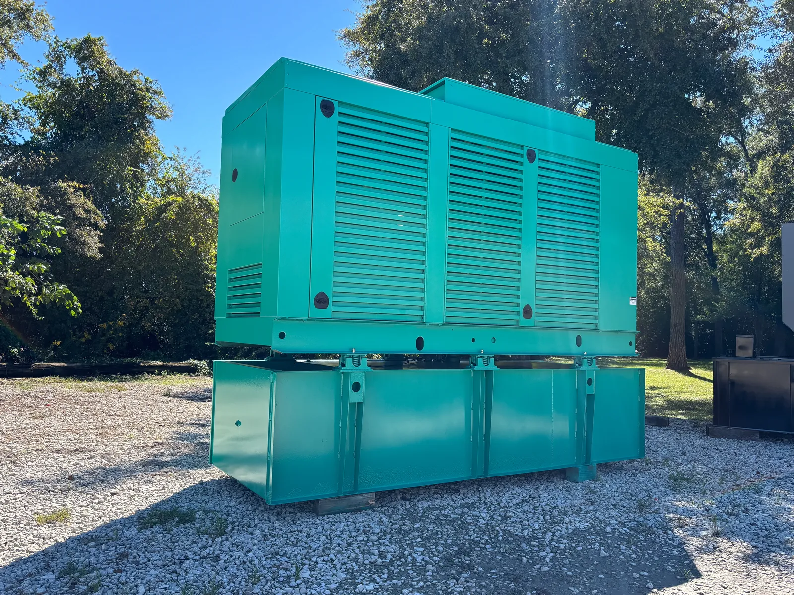 500 KW Cummins #DFED, diesel generator, weatherproof enclosure, 277/480 Volts, 2002
