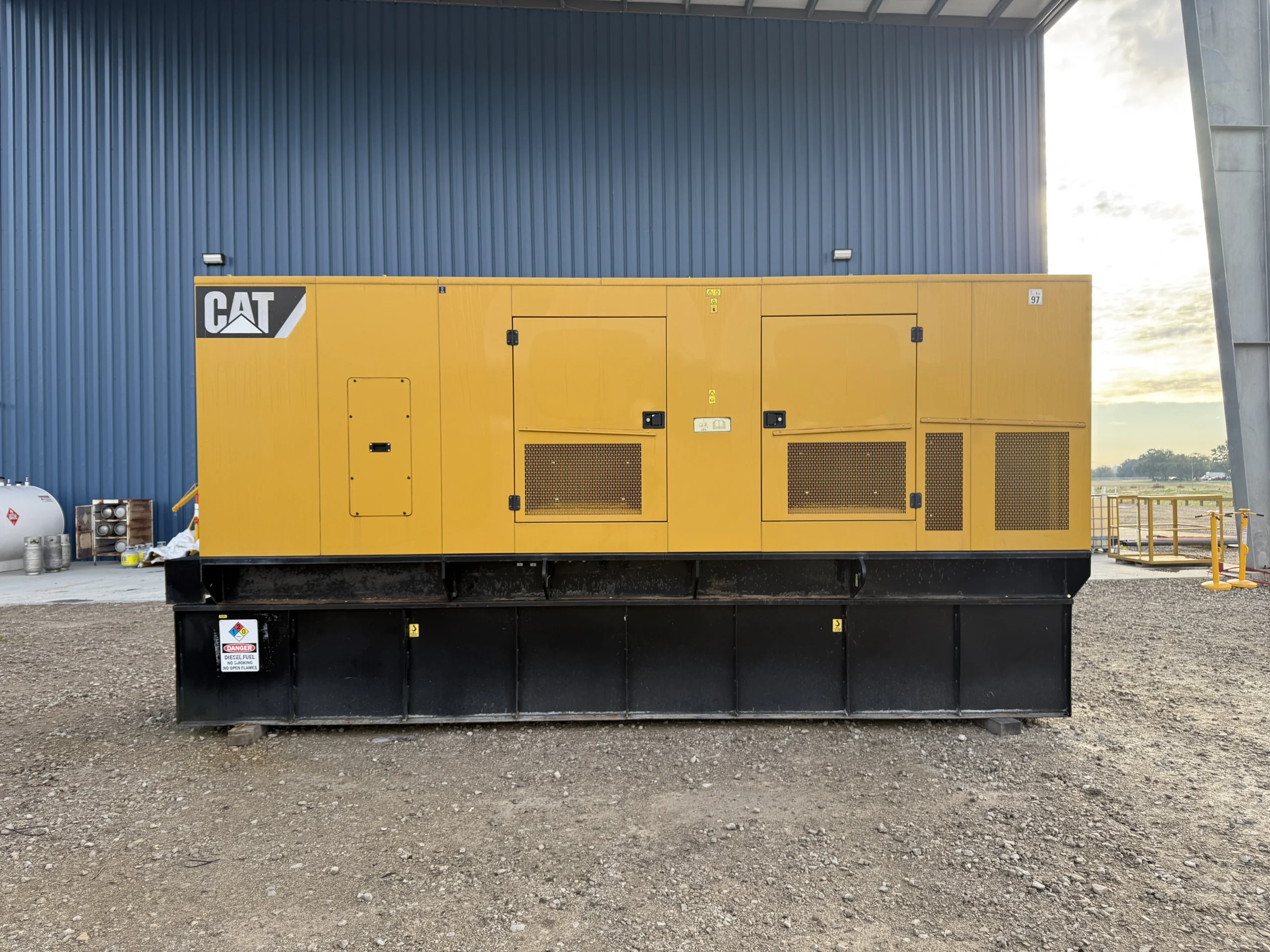 500 KW Caterpillar #C15, diesel generator set, 208/120 Volts, 3-phase, 585 hours, 762 HP @ 1800 RPM, C15