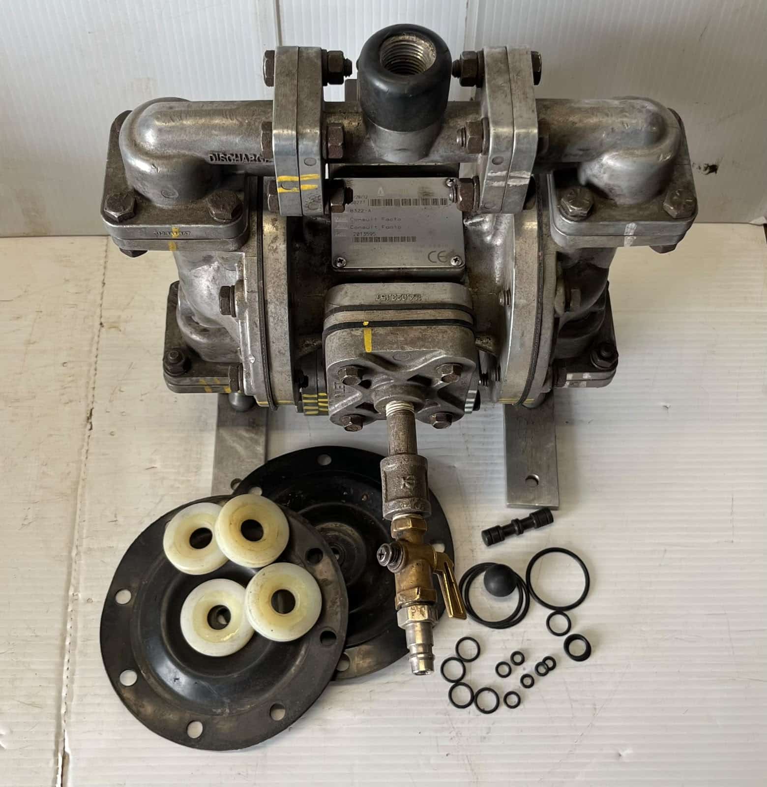 1/4" Alemite #8322-A, Air-Operated Diaphragm Pump, 15 GPM, 125 psi max. air pressure, 1/2" material
