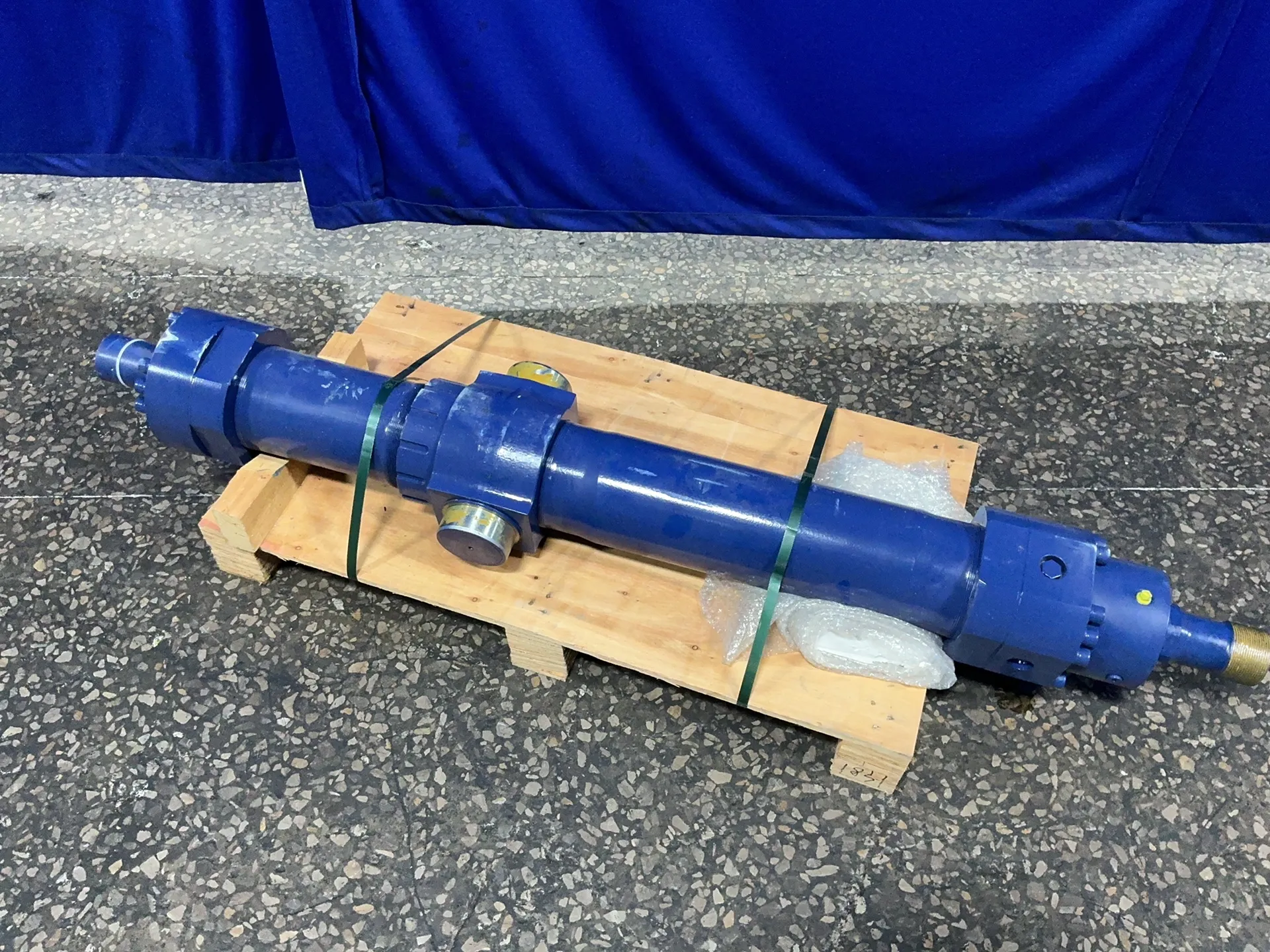 Glual Energy #C1L-G114-140/90X1056, Pitch Cylinder, 220 bar