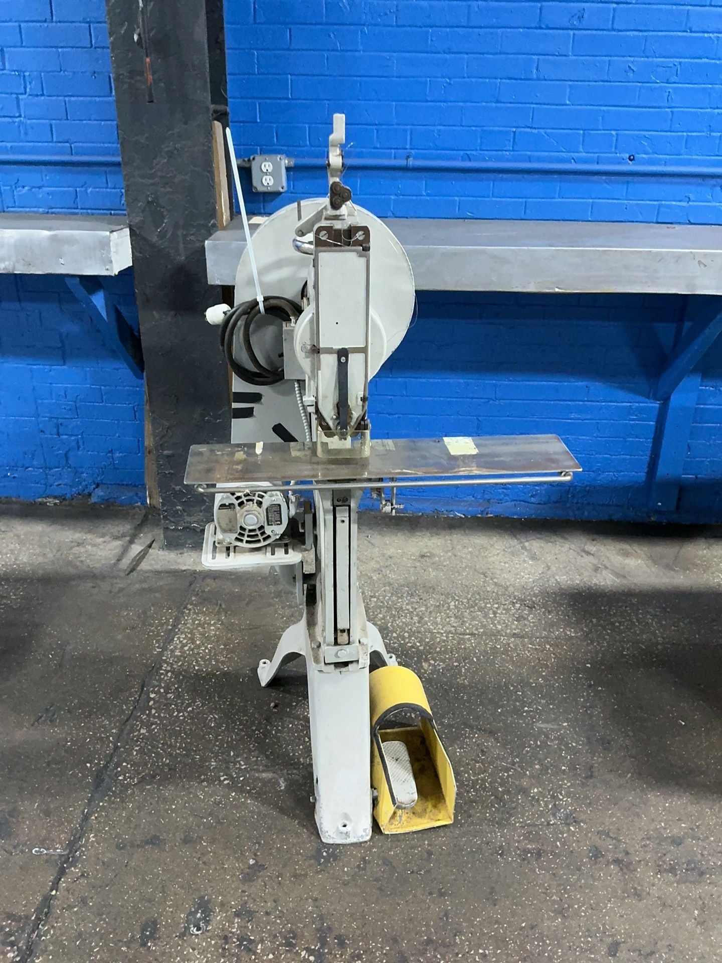 Bostitch #7, Wire Stitcher, 1" x 26", 5.5" x 26" table, 1.3 HP, 1725 RPM, foot pedal, 115 V.