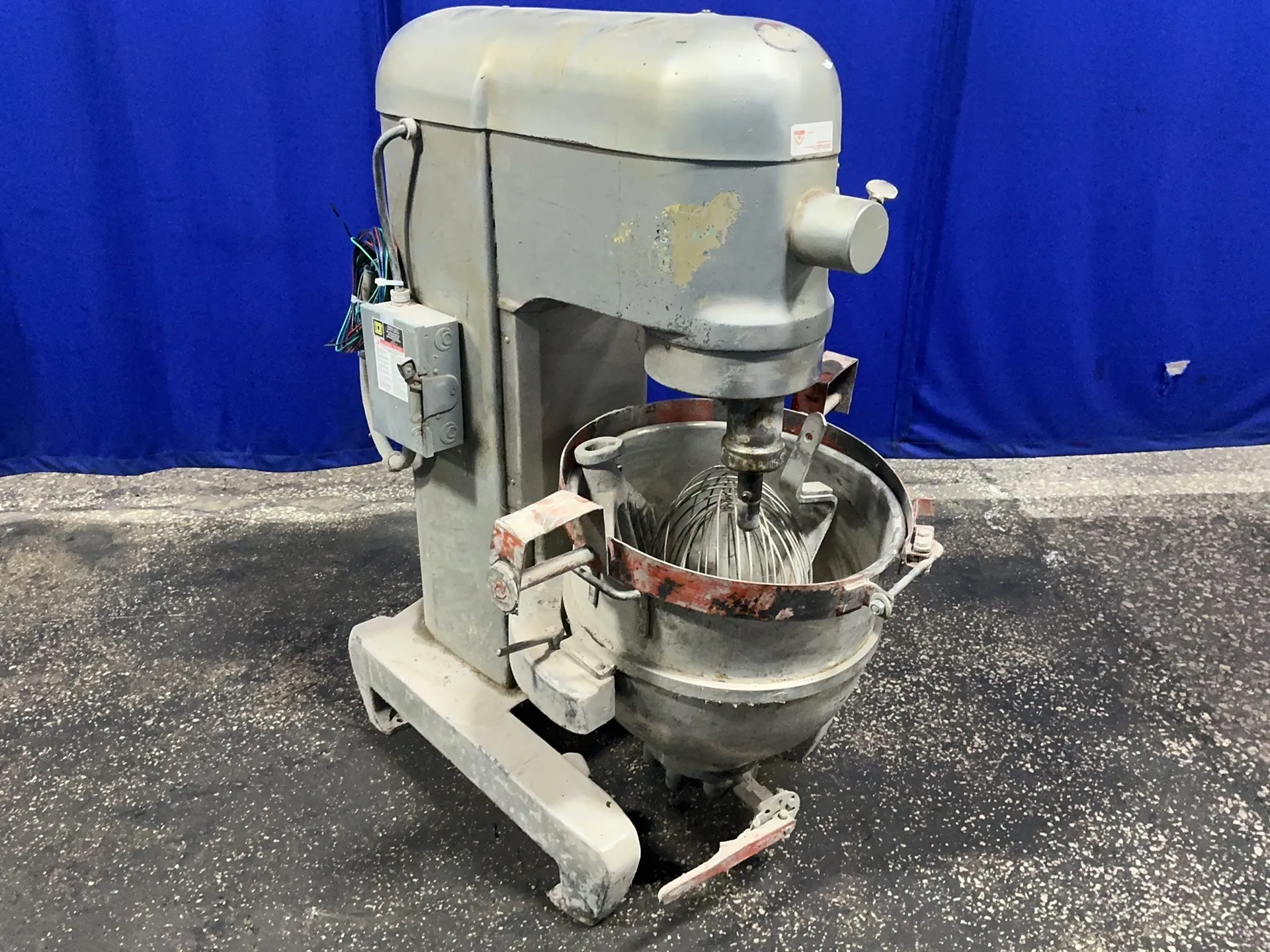 Hobart #L800, Mixer, 20" x 20" x 20", mixing attachments, 1.5 HP, 208 V.
