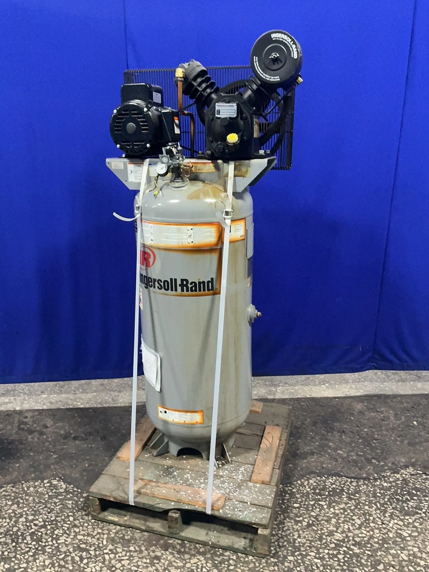 7.5 HP Ingersoll-Rand #PKG-GRAINGER-234, Air Compressor, 60 gallon tank, 175 psi, 14 cfm, 230 V., 2001