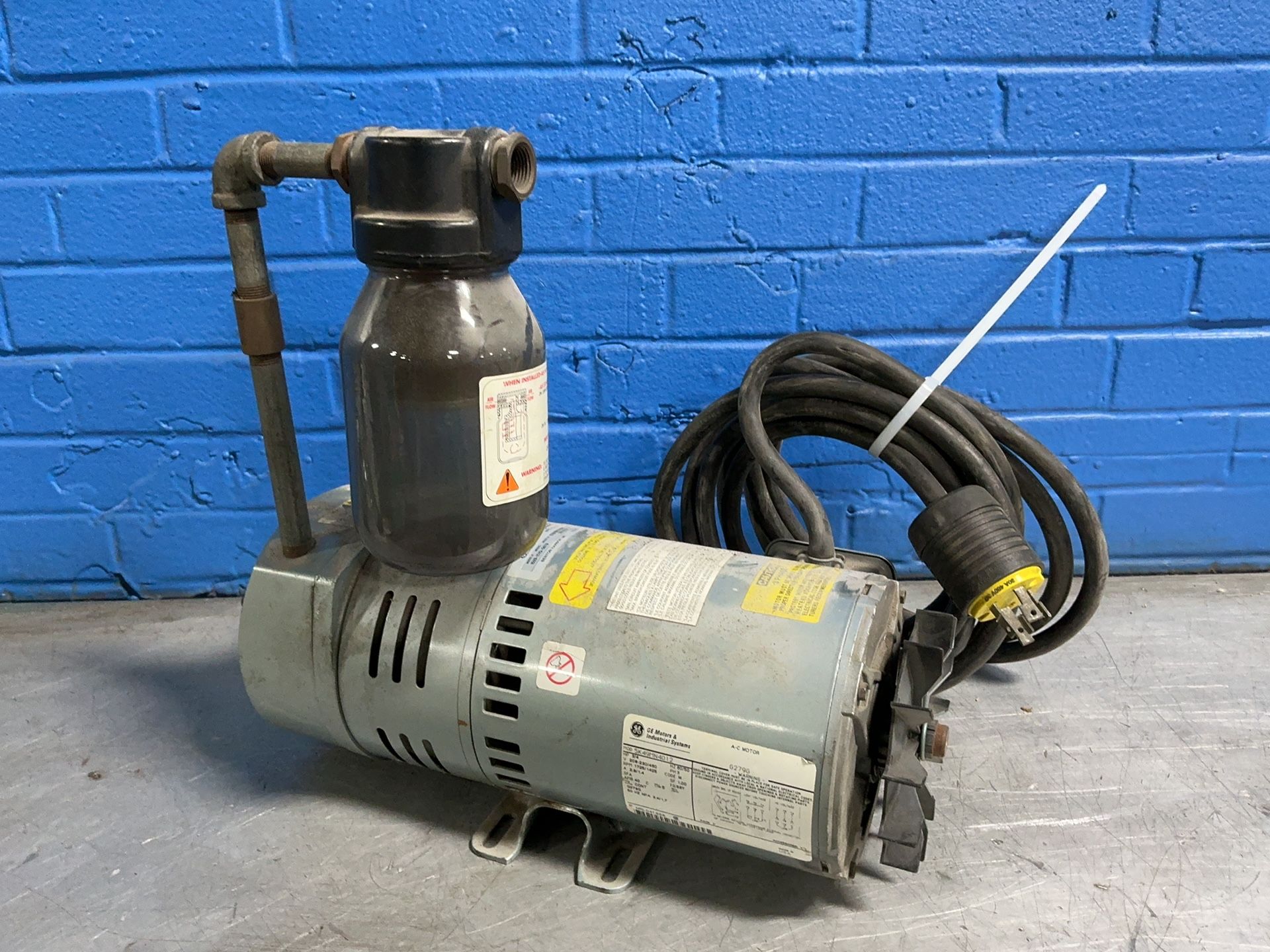 Gast #1023-101Q-G279, Vacuum Pump, 3/4 HP, 1425/1725 RPM, 208-230/460 V.