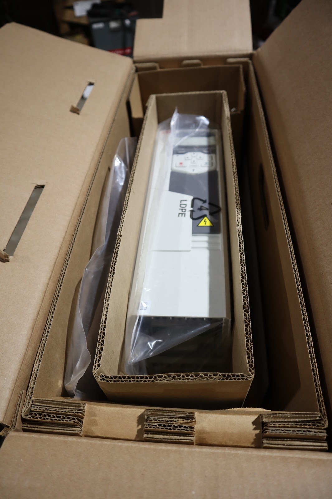 15 HP ABB #A cs580-01-017a-6-l5, AC Drive, 17 Amp, 525-600 Volts Input, 3 phase, Type 1, NEW