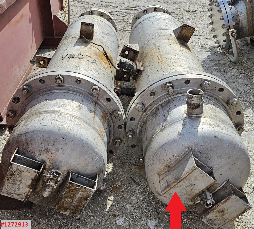 150 gallon 316L Stainless Steel, 150 psi/FV, 24" x 5' 6", vertical (2 available)